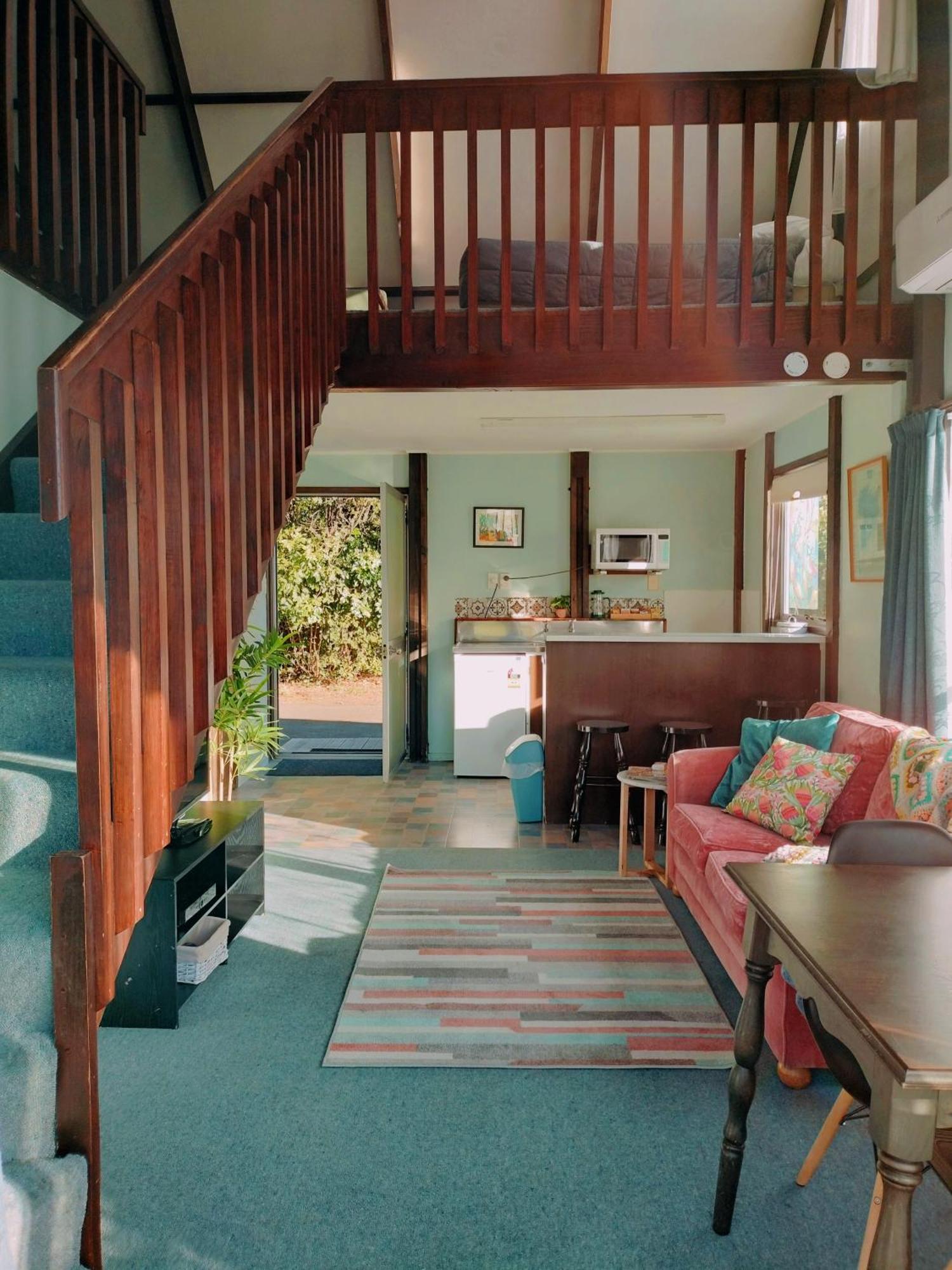 Tokaanu Lodge Motel トゥランギ エクステリア 写真