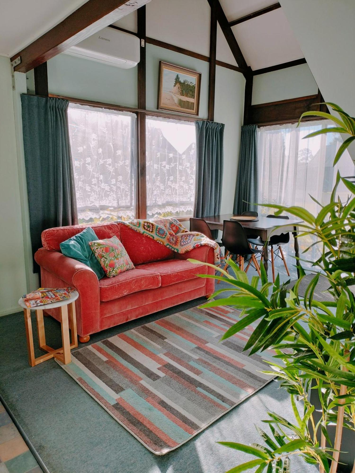 Tokaanu Lodge Motel トゥランギ エクステリア 写真