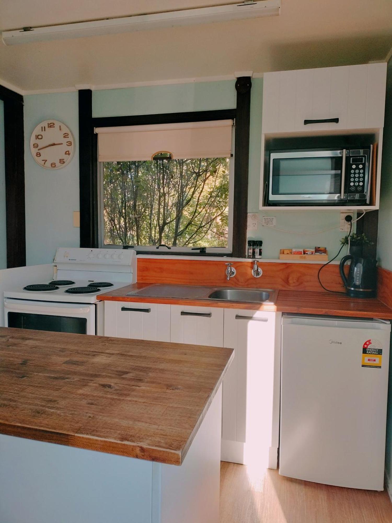 Tokaanu Lodge Motel トゥランギ エクステリア 写真