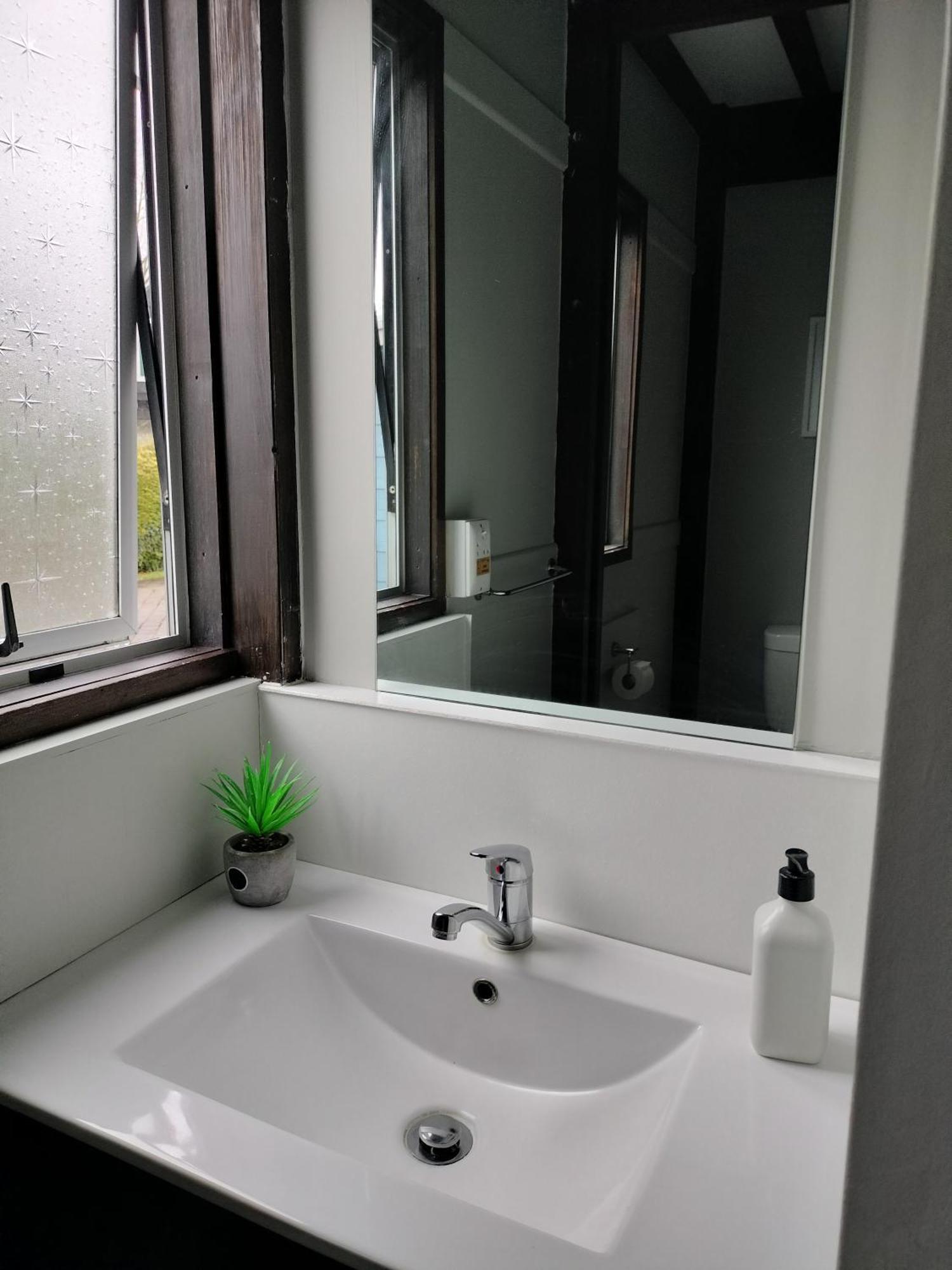 Tokaanu Lodge Motel トゥランギ エクステリア 写真