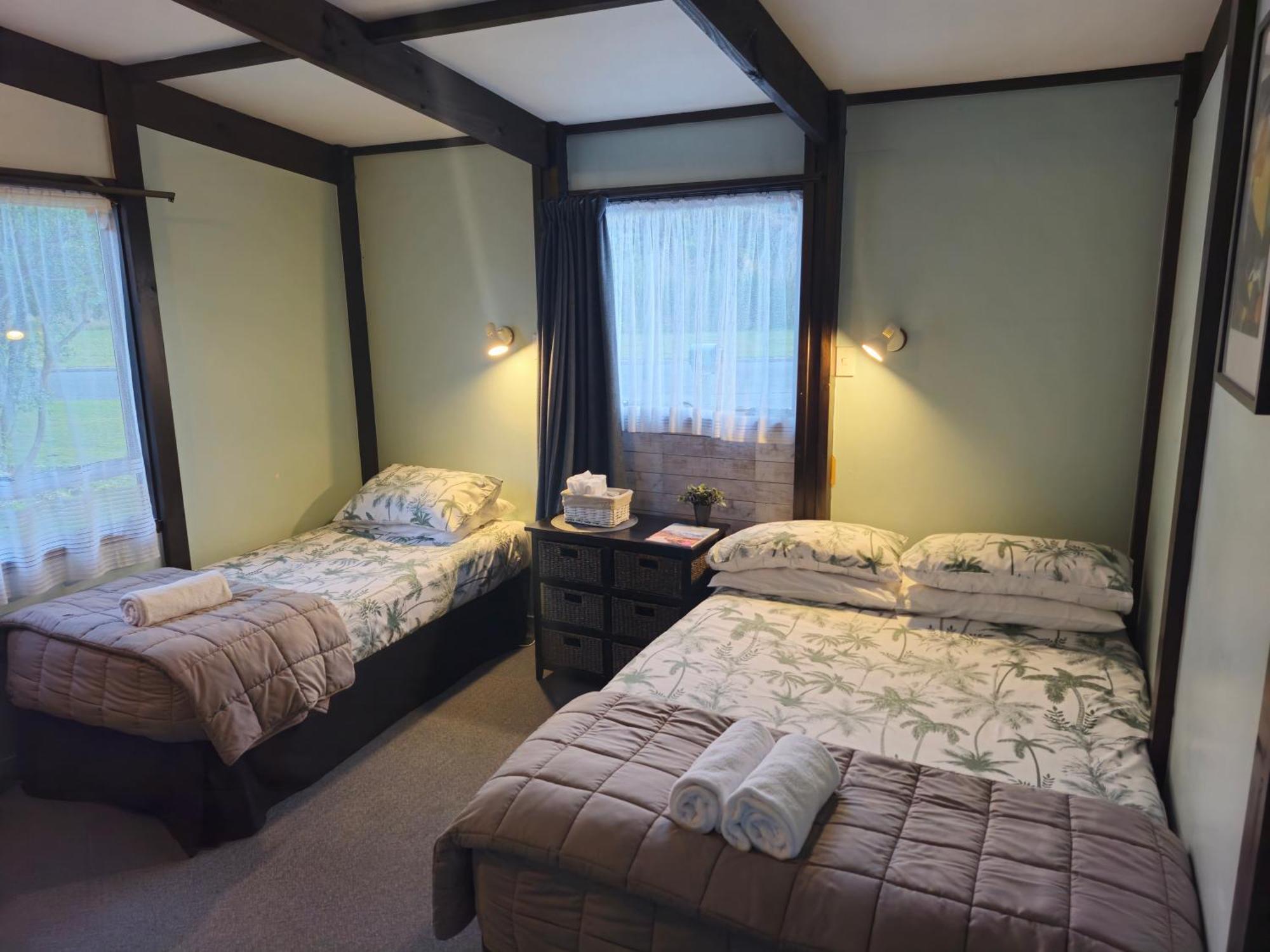 Tokaanu Lodge Motel トゥランギ エクステリア 写真