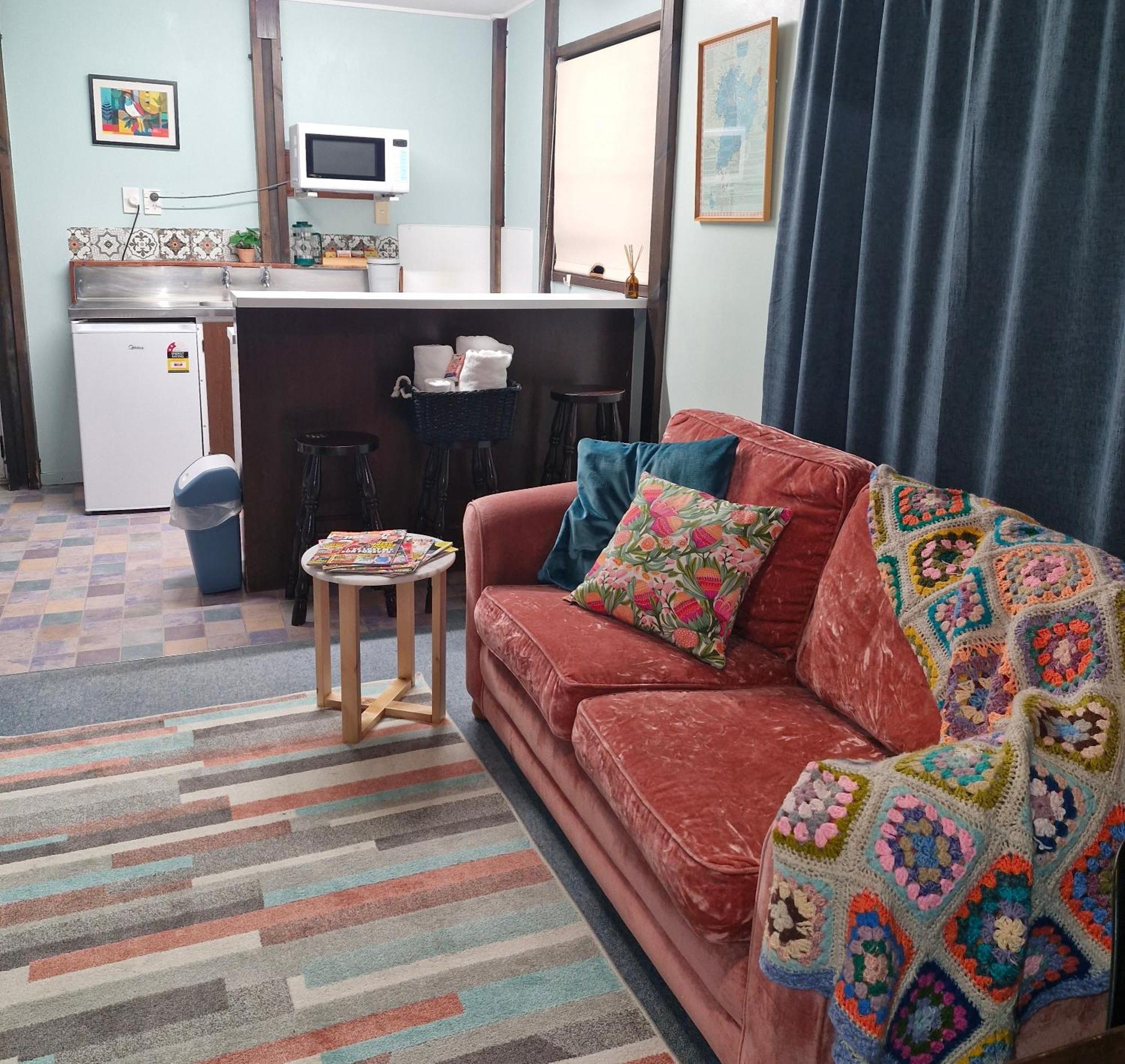 Tokaanu Lodge Motel トゥランギ エクステリア 写真