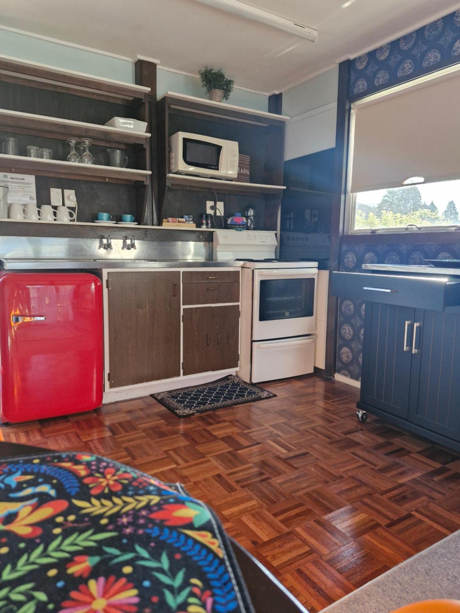 Tokaanu Lodge Motel トゥランギ エクステリア 写真