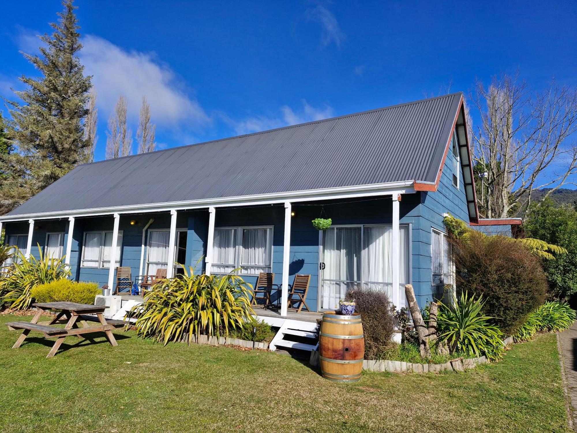 Tokaanu Lodge Motel トゥランギ エクステリア 写真