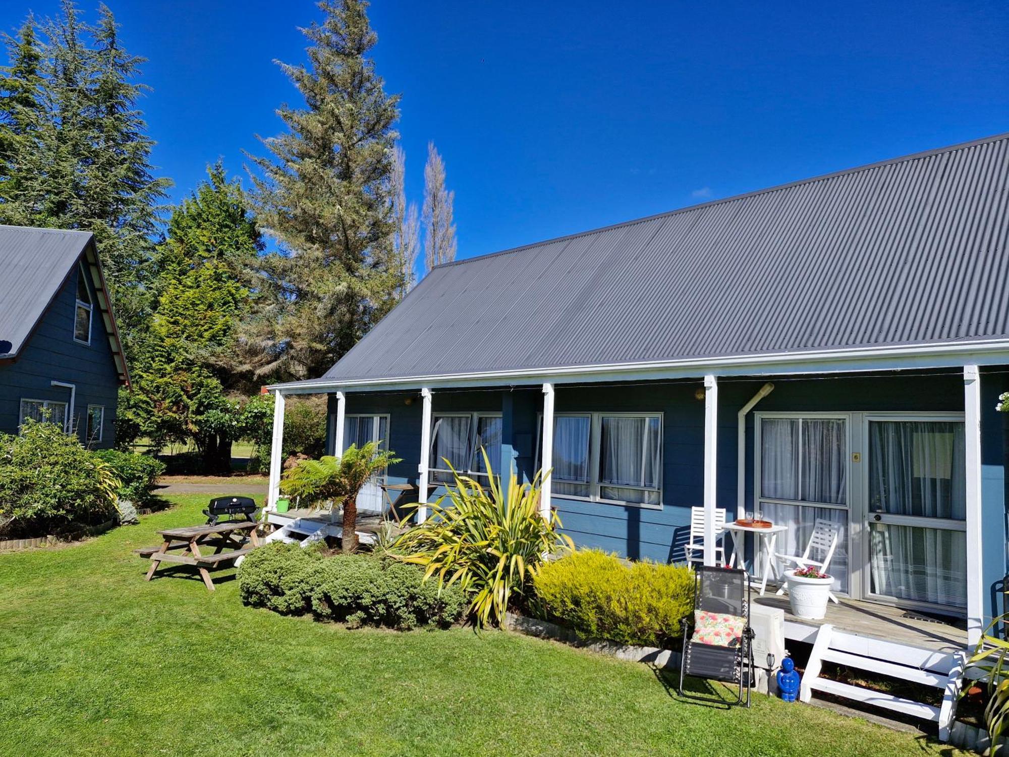 Tokaanu Lodge Motel トゥランギ エクステリア 写真