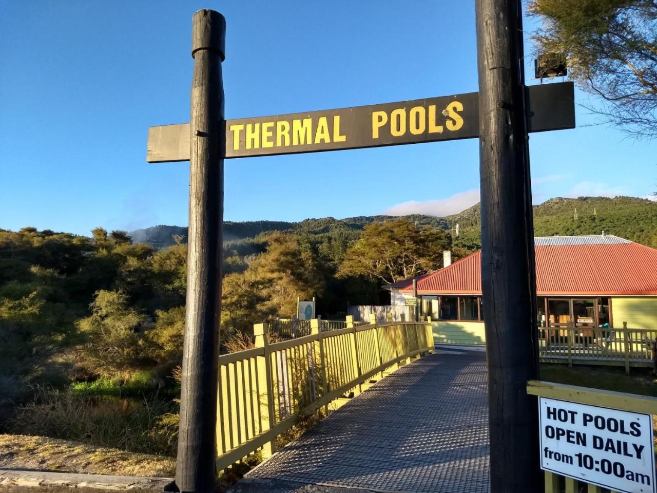 Tokaanu Lodge Motel トゥランギ エクステリア 写真